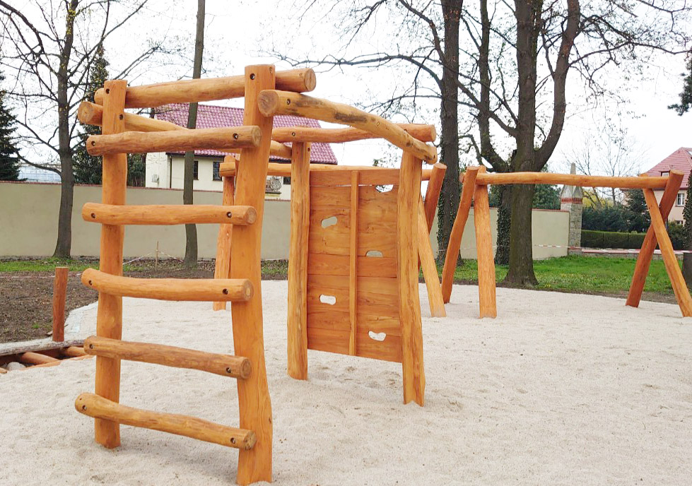 W Rogoźnicy powstaje nowy plac zabaw i parkowe ścieżki [FOTO] 