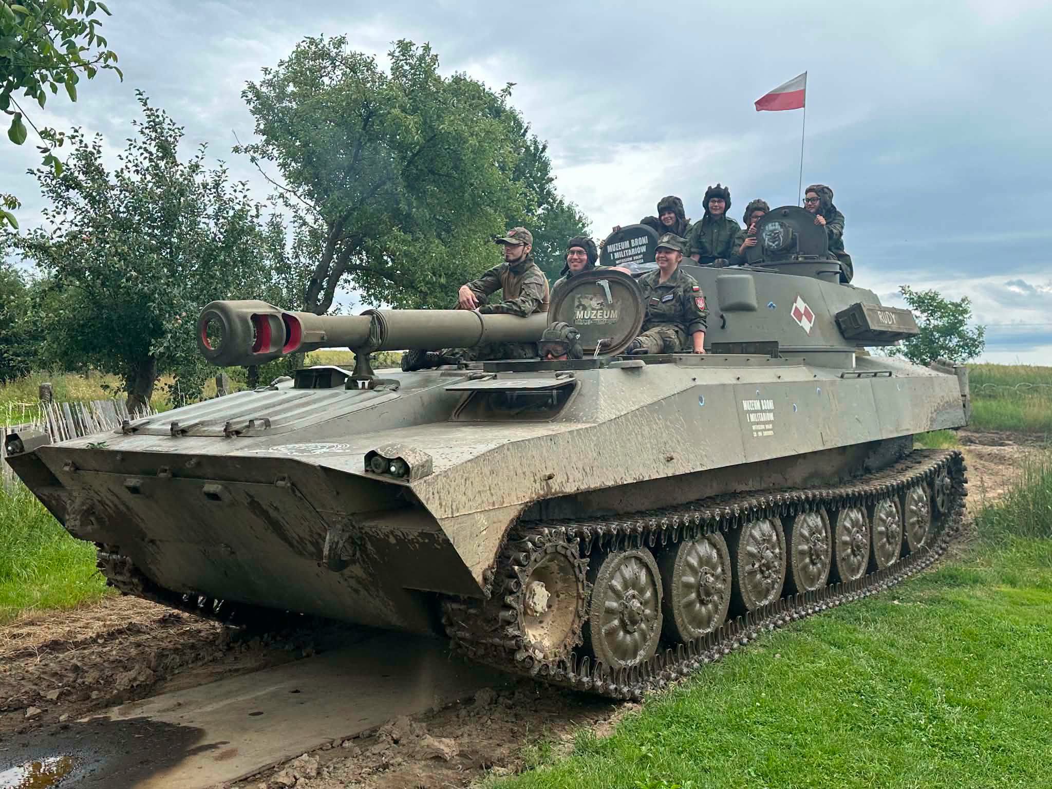 Szkolą się i bawią – tak strzegomskie Orlęta spędzają wakacje [FOTO] 