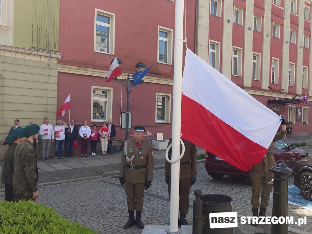 Biało-czerwona z okazji Dnia Flagi wzniesie się w czterech miejscach jednocześnie 