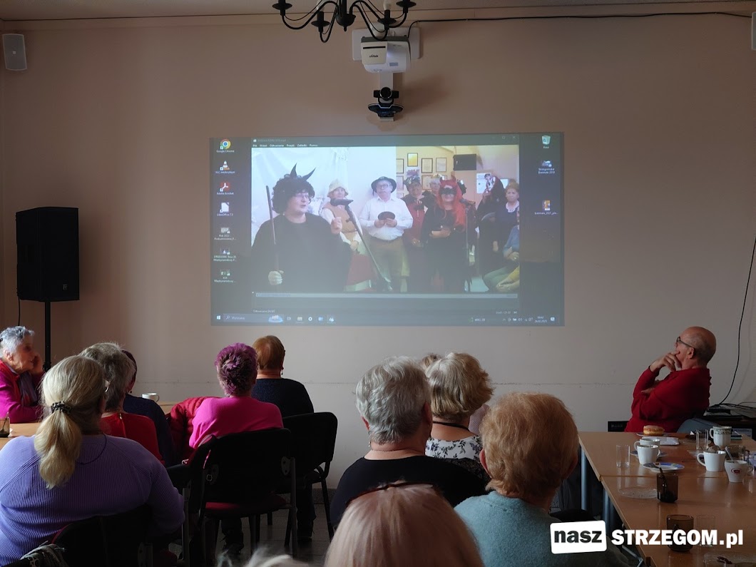 Strzegomscy seniorzy wrócili do teatralnych przeżyć sprzed kilku lat [FOTO] 