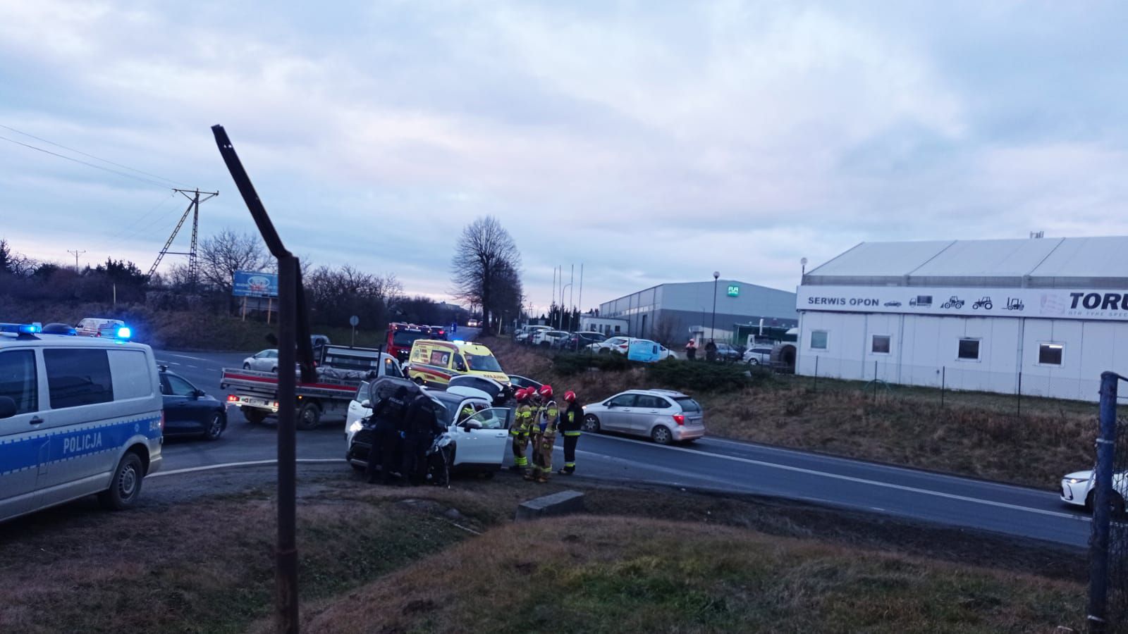 Zderzenie dwóch pojazdów na krajowej „piątce” w Strzegomiu 