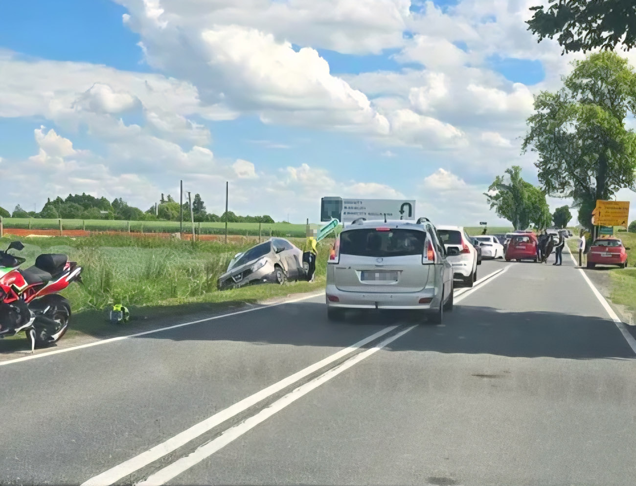 Zdarzenie drogowe z udziałem trzech aut na wysokości Stanowic [FOTO] 