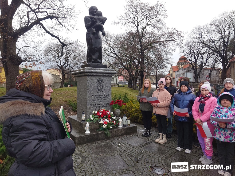 Strzegomianie pamiętają o rocznicy deportacji Polaków na Syberię [FOTO] 