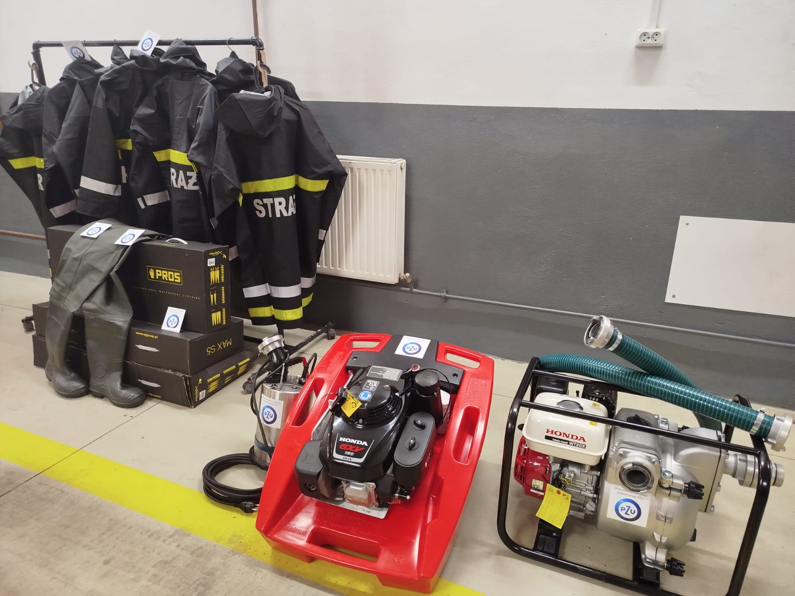 Strzegomscy strażacy z nowym sprzętem przeciwpowodziowym [FOTO] 