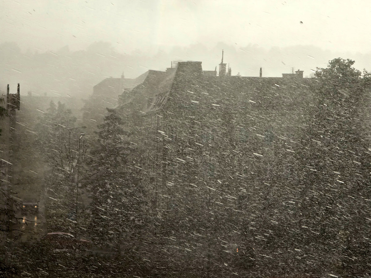 Synoptycy prognozują w poniedziałek burze z gradem i silny wiatr 