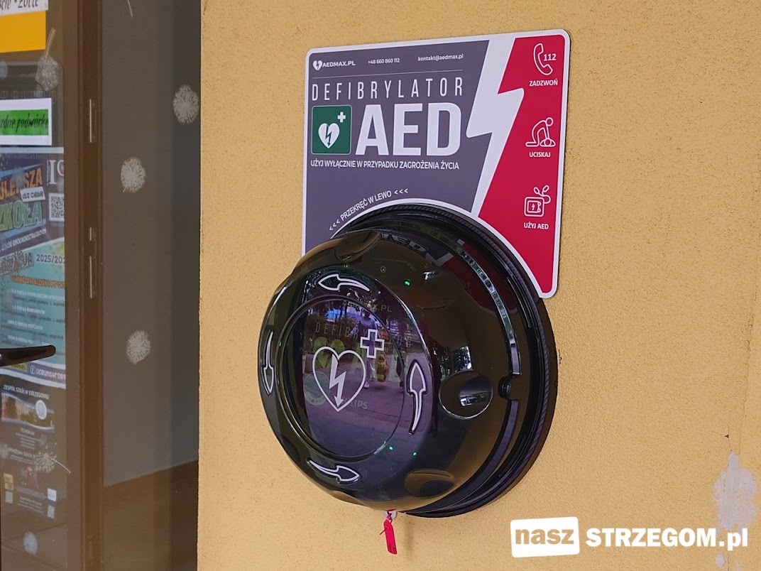 Strzegom wzbogacił się o nowe defibrylatory AED zamontowane na placówkach oświatowych [FOTO] 