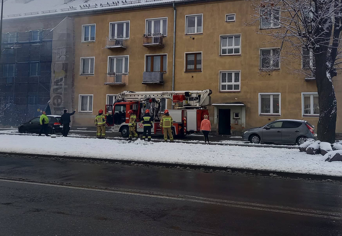 Interwencja strażaków przy Alei Wojska Polskiego [FOTO] 