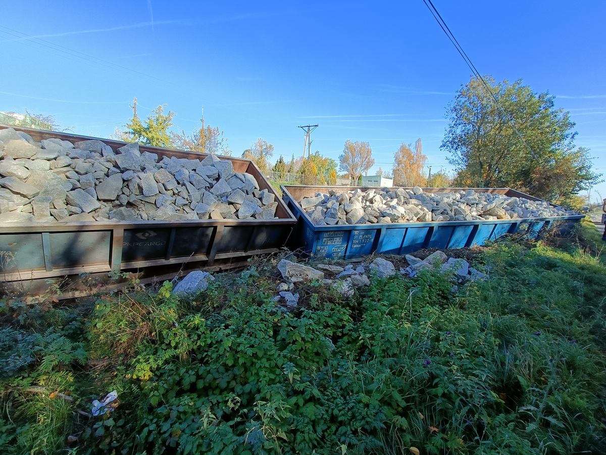 Pod Strzegomiem wykoleiły się wagony z urobkiem [FOTO] 