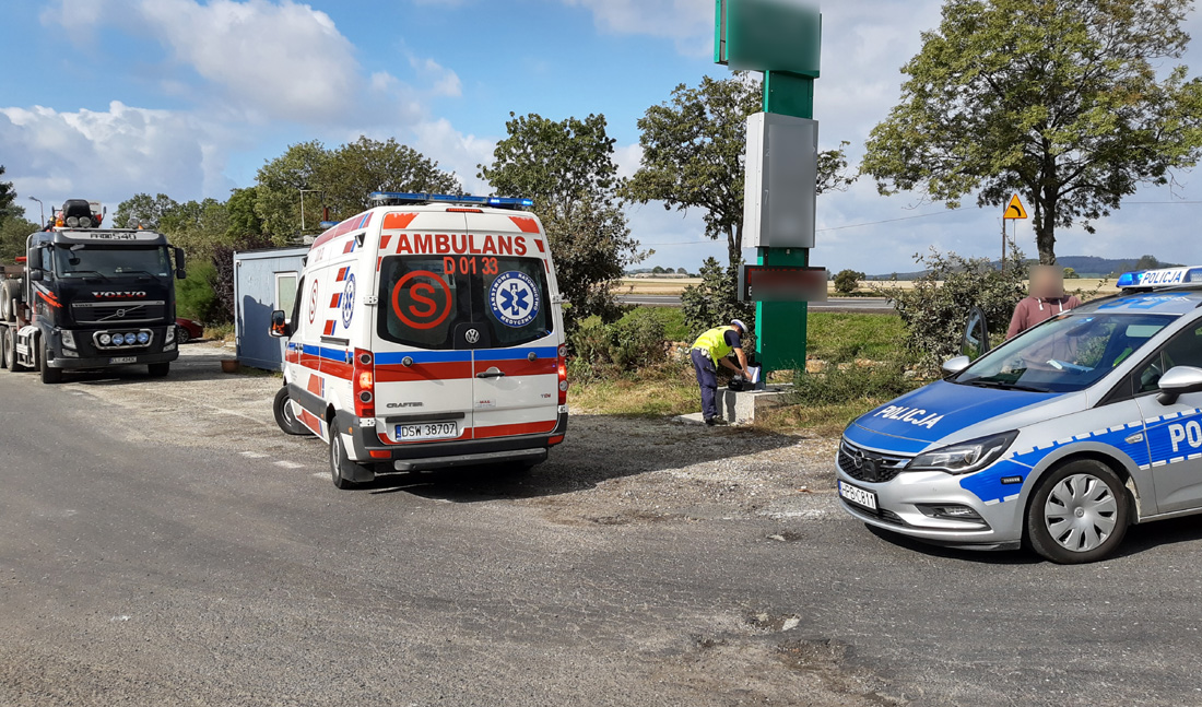 Ciężarówka potrąciła parę na skuterze!  