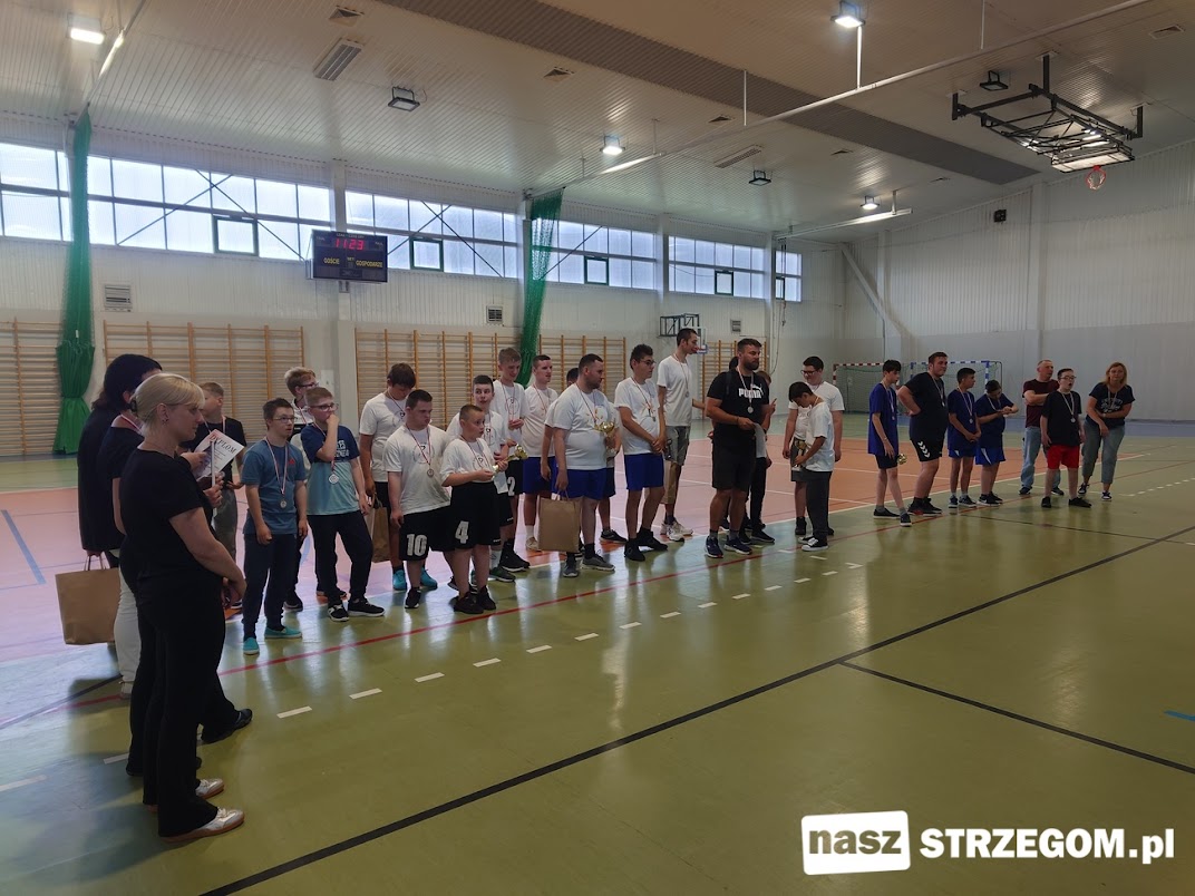 Sportowe emocje i integracja podczas VIII  Olimpiady Specjalnej w Strzegomiu [FOTO] 