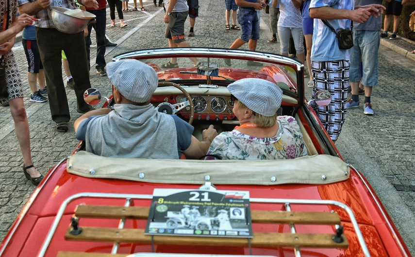 Oldtimery przejadą przez strzegomski Rynek 