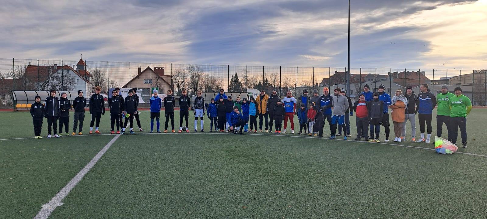 Noworoczny mecz w Strzegomiu łączy pokolenia piłkarzy [FOTO] 
