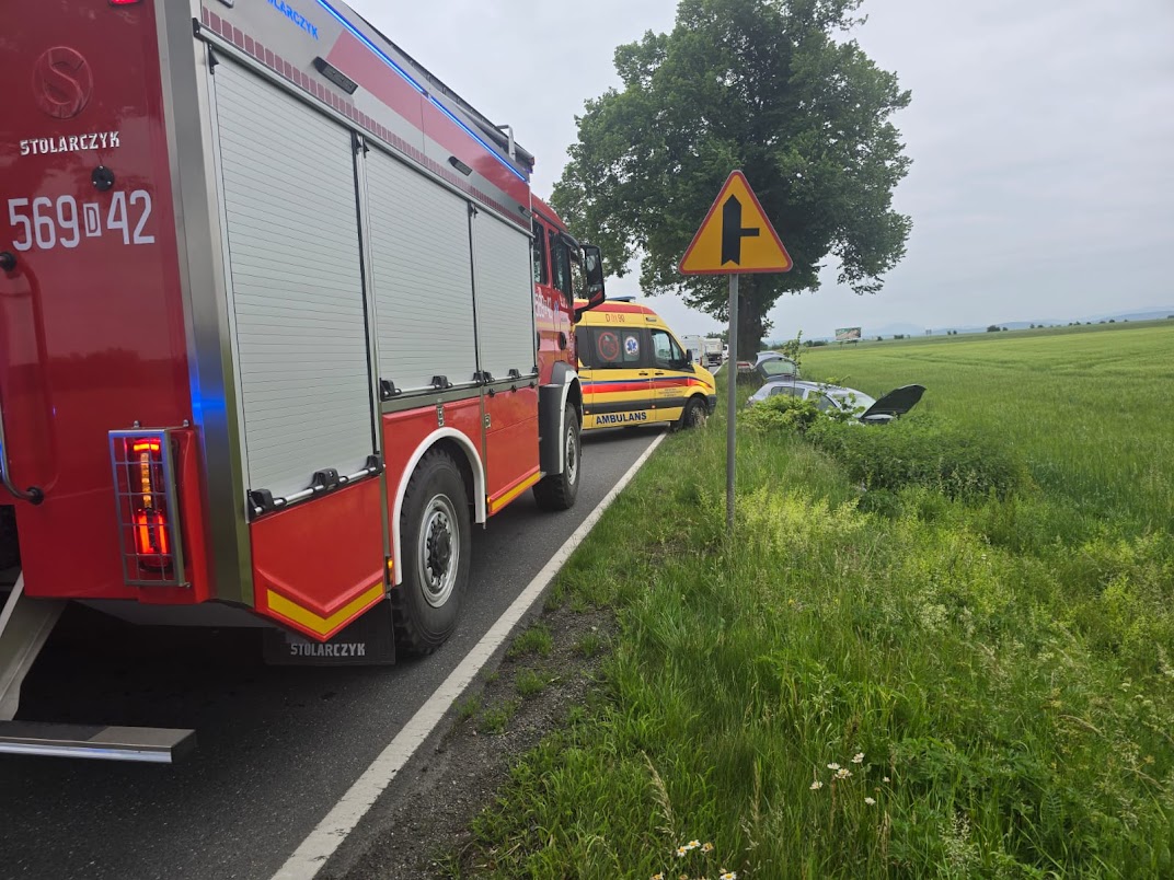 Wypadek drogowy na drodze 382 pod Strzegomiem [FOTO] 