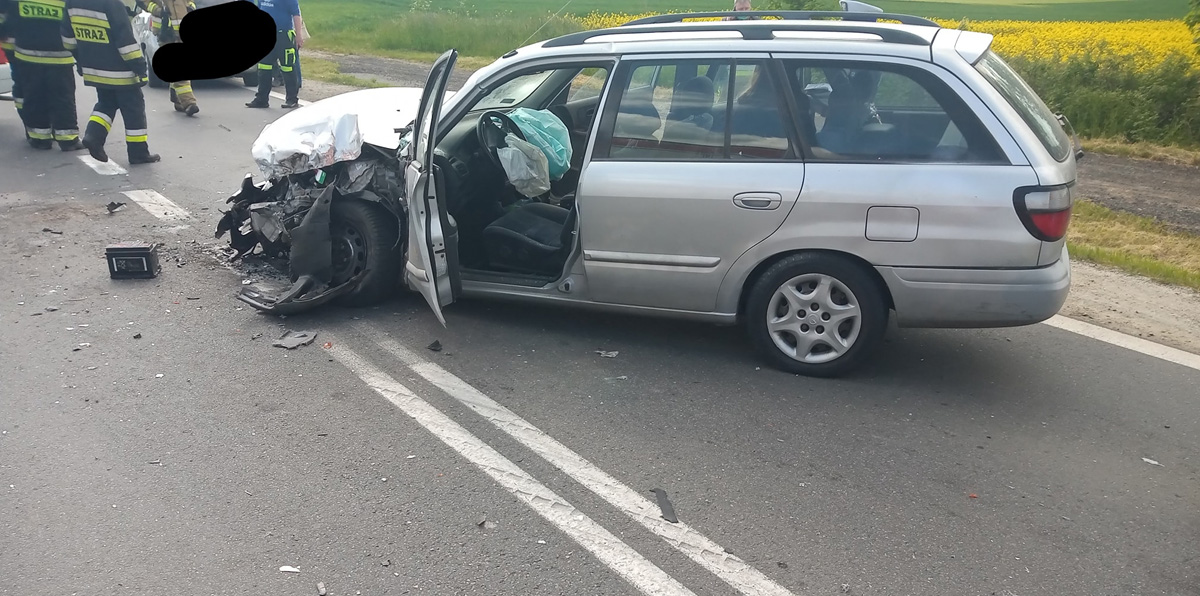 Zderzenie osobówki z ciężarówką w okolicach skrętu na Stawiska [FOTO] 