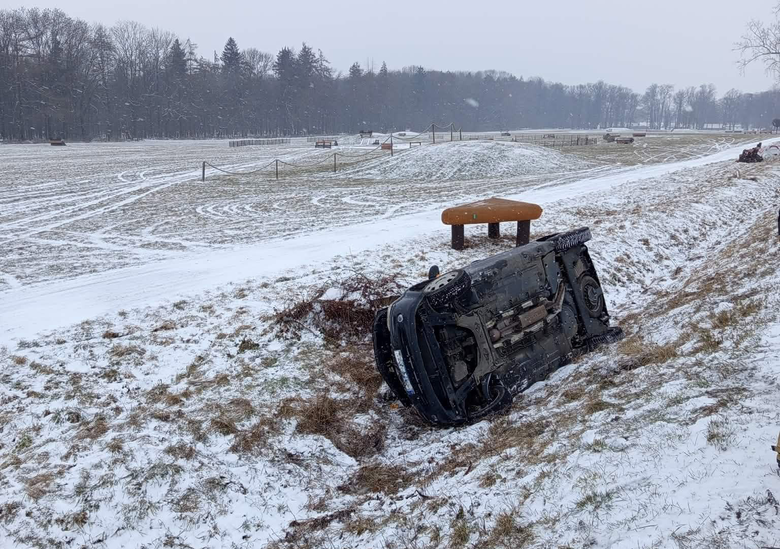 Dachowanie w okolicy Morawy [FOTO] 