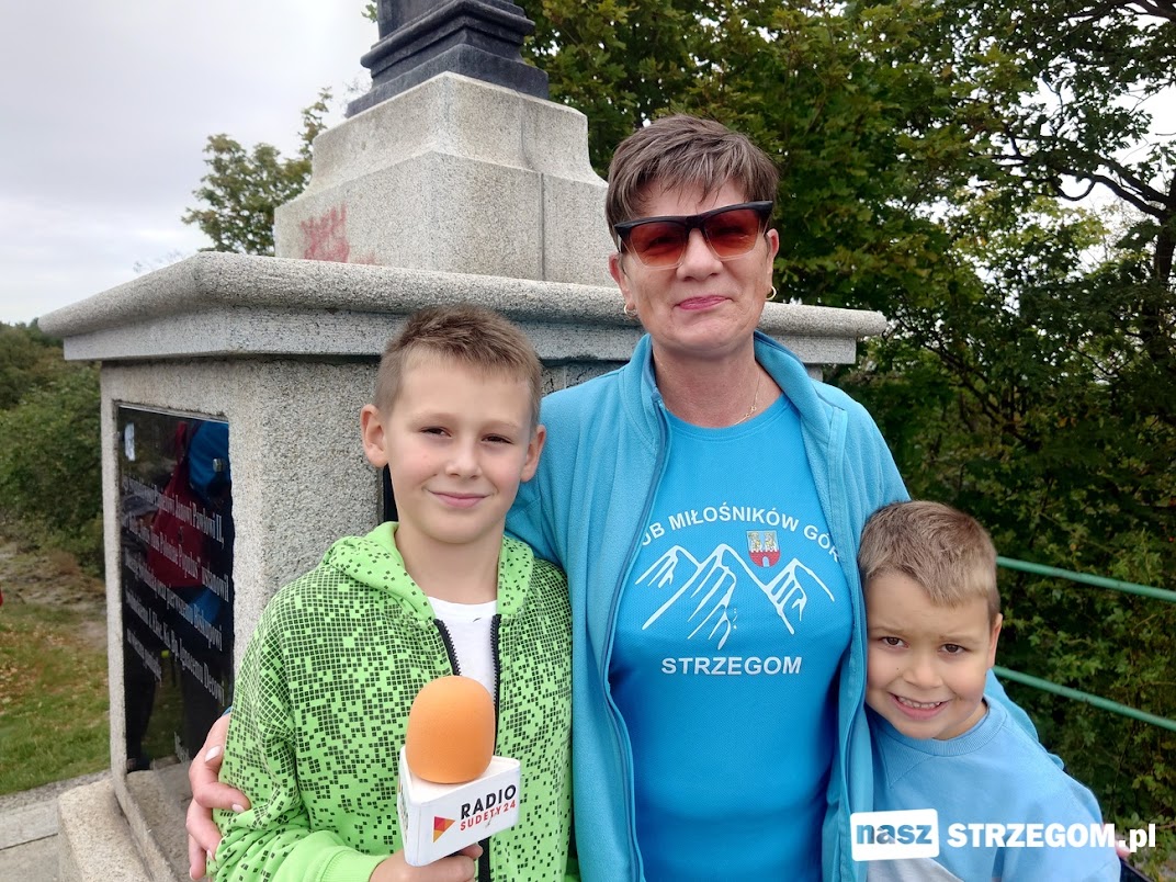 Strzegomscy miłośnicy gór z entuzjazmem wędrowali po szlakach Góry Krzyżowej [FOTO] 