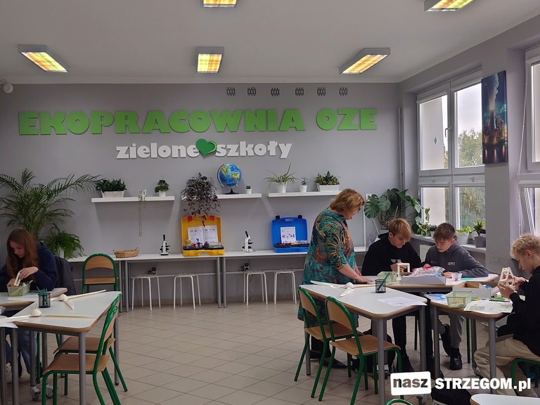 Rok z Ekopracownią OZE w strzegomskiej „dwójce” - edukacja ekologiczna w praktyce [FOTO] 
