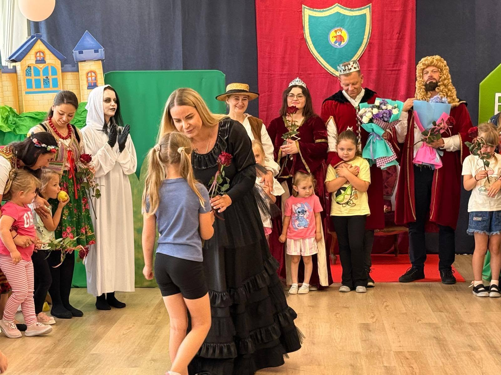 „O Szewczyku, starościance i zaklętym skarbie”. Rodzice zagrali dla swoich dzieci [FOTO] 