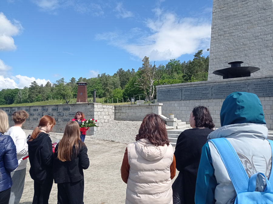 Rajd Gwiaździsty do Rogoźnicy. Młodzież upamiętniła ofiary niemieckiego obozu Gross-Rosen [FOTO] 