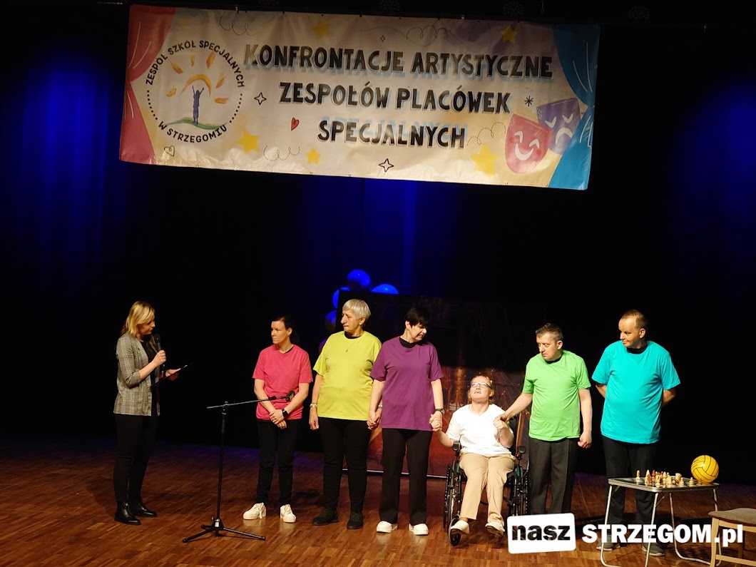 Sztuką pokonali trudności podczas Konfrontacji Artystycznych Zespołów Placówek Specjalnych [FOTO] 
