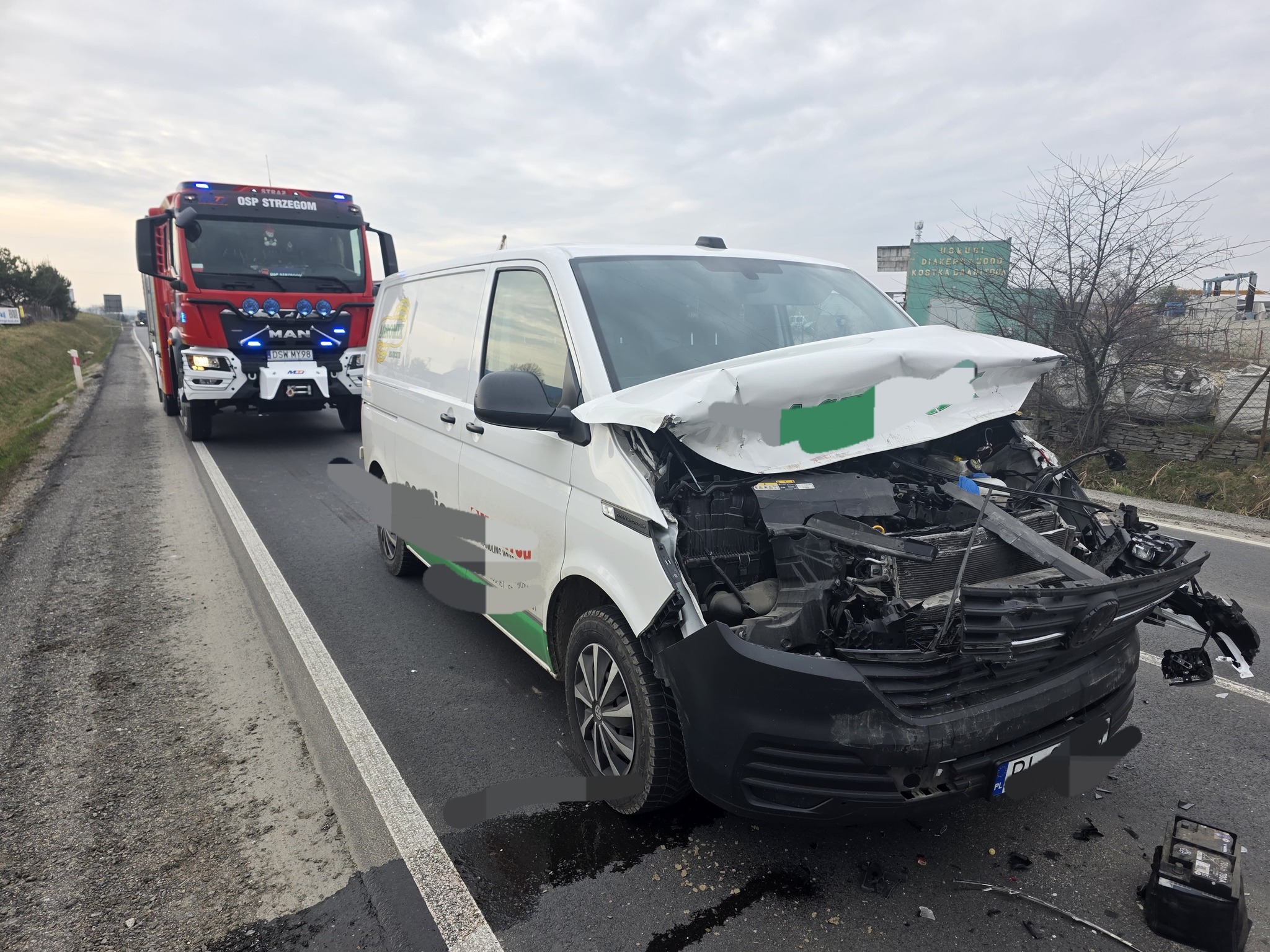 Zderzenie dwóch pojazdów na krajowej „piątce” w Strzegomiu 