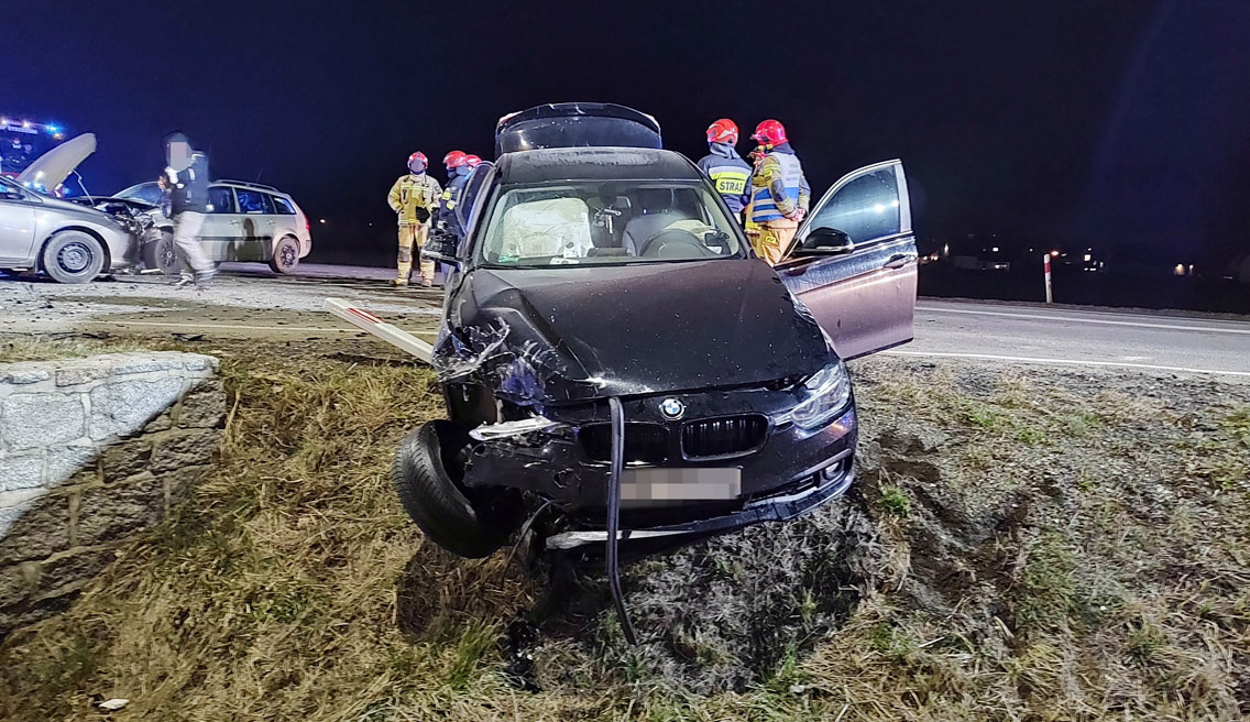 Wypadek w okolicach centrum handlowego w Strzegomiu [FOTO] 