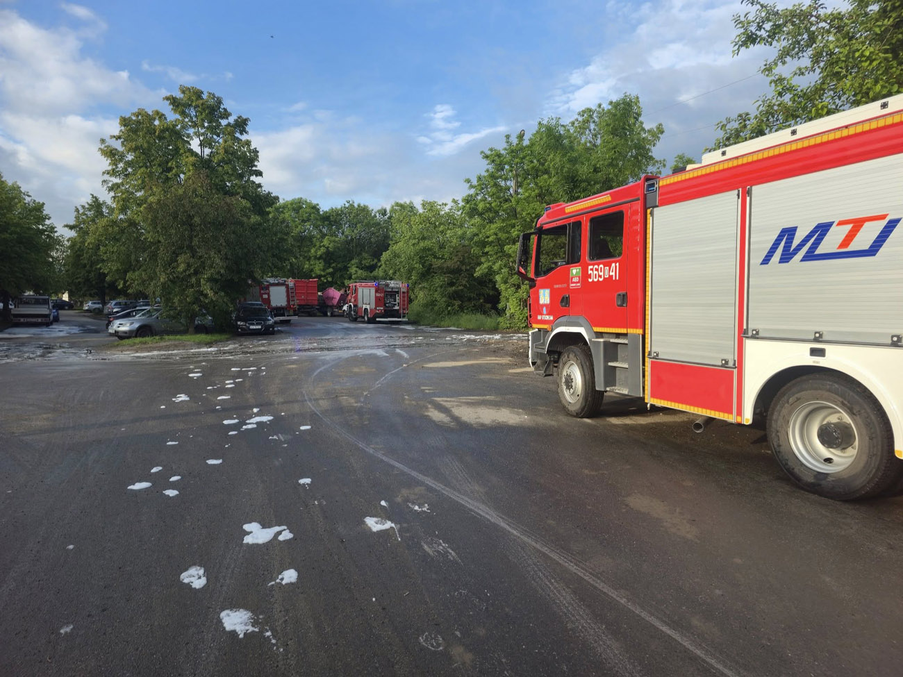 Poranny pożar elektroodpadów przy Alei Wojska Polskiego [FOTO] 
