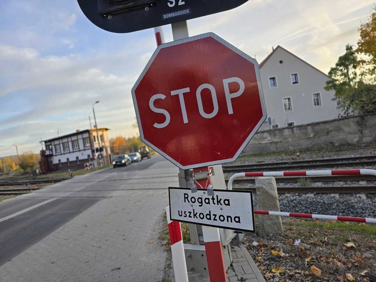 Awaria rogatek na przejeździe kolejowym w mieście [AKTUALIZACJA] 