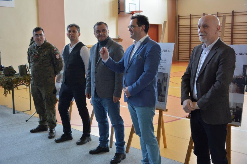 31 lat od nadania sztandaru 14. Strzegomskiego Pułku Radioliniowo-Kablowego [FOTO] 