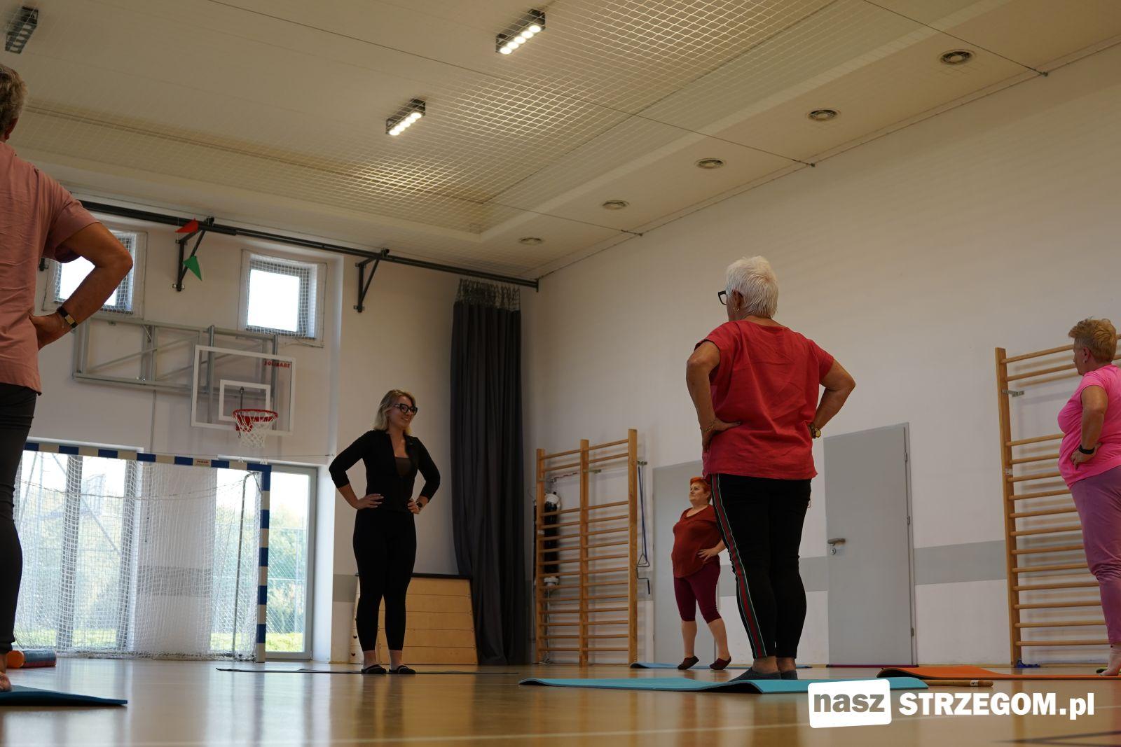 Seniorzy ruszyli po zdrowie i dobrą energię. Wystartowały bezpłatne zajęcia sportowe w gminie Strzegom [FOTO]  
