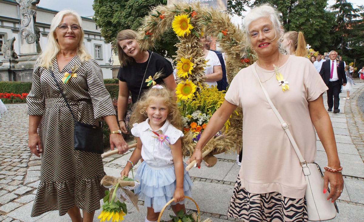 Rolnicy podziękowali za plony. Dożynki zwieńczył koncert Shazzy! [FOTO] 