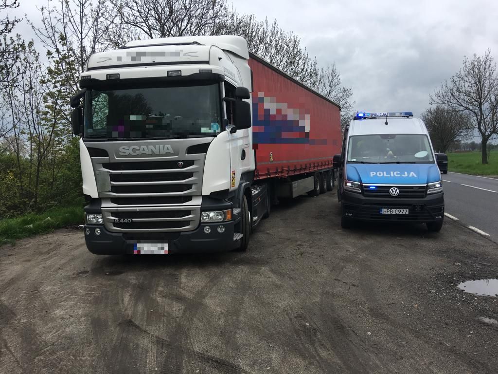 W Strzegomiu zatrzymano kierowcę ciężarówki. Jechał na „podwójnym gazie”! [FOTO] 