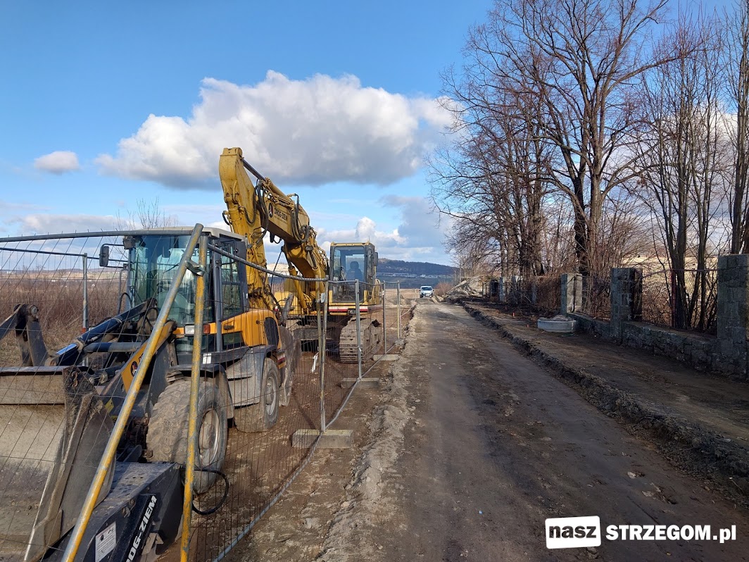 Trwa budowa łącznika między ulicą Sikorskiego a Legnicką w Strzegomiu [FOTO] 