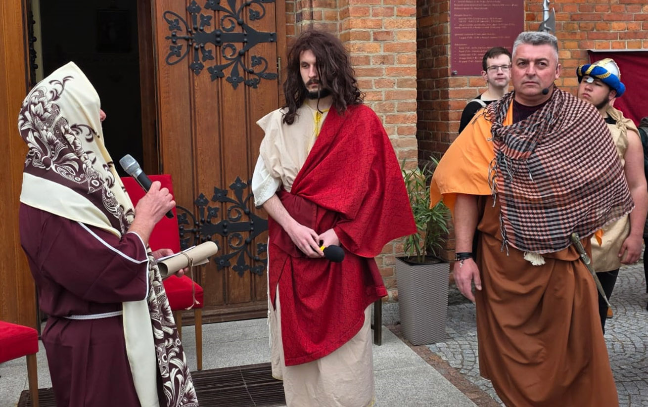 Misterium Męki Pańskiej w Jaroszowie [FOTO] 