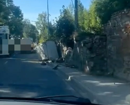 Niebezpieczna sytuacja na Wałbrzyskiej. Niezabezpieczony blok skalny zsunął się z naczepy [FOTO+WIDEO] 