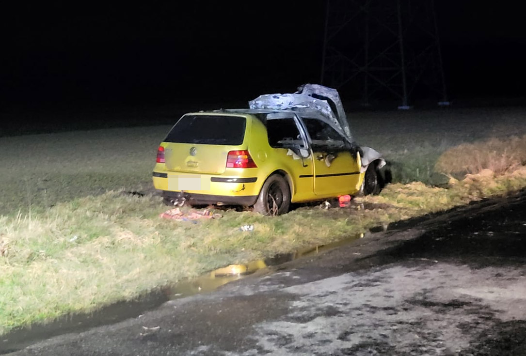 Pożar samochodu na drodze Stawiska-Olszany. Kierująca była nietrzeźwa 