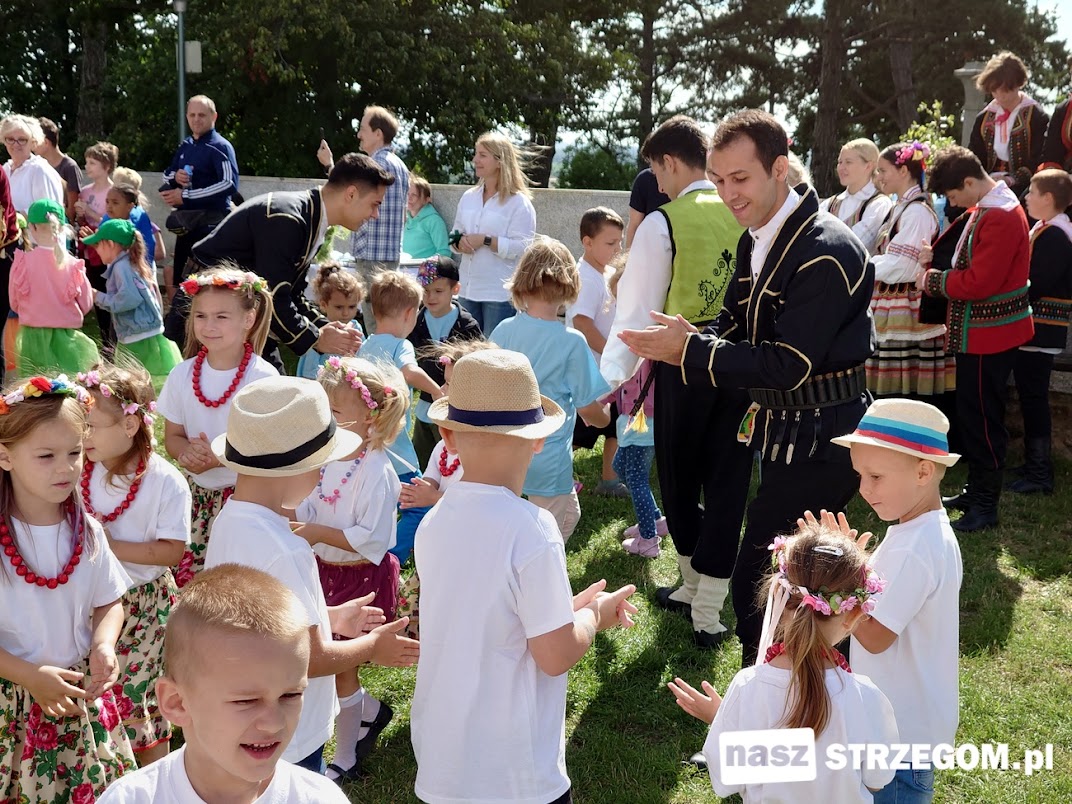 Tam, gdzie folklor spotyka młodość – festiwalowe śniadanie na trawie  z bogactwem światowego folkloru [FOTO] 