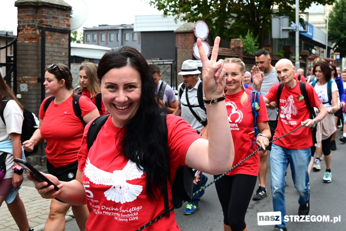 Wyruszyła Piesza Pielgrzymka Diecezji Świdnickiej na Jasną Górę. Nie zabrakło tam ekipy ze Strzegomia! [FOTO] 