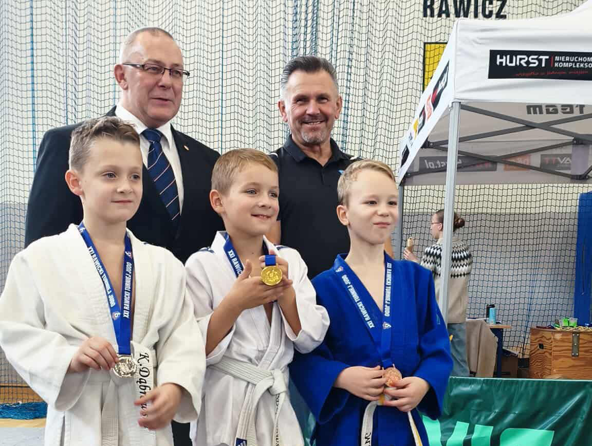 Strzegomscy judocy jednego dnia przywieźli z Rawicza i Kątów Wrocławskich worek medali [FOTO] 