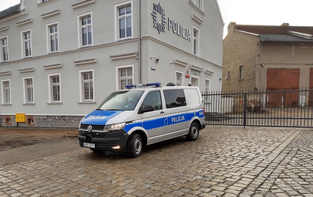 Oszuści wyłudzili od 51-latki kilka kodów BLIK. Z jej konta zniknęło blisko 10 tysięcy złotych! 