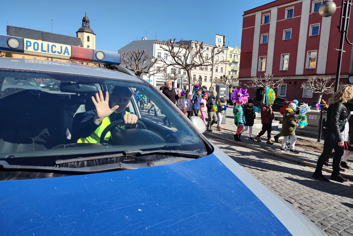 Policjanci dbają o bezpieczną drogę do szkoły 