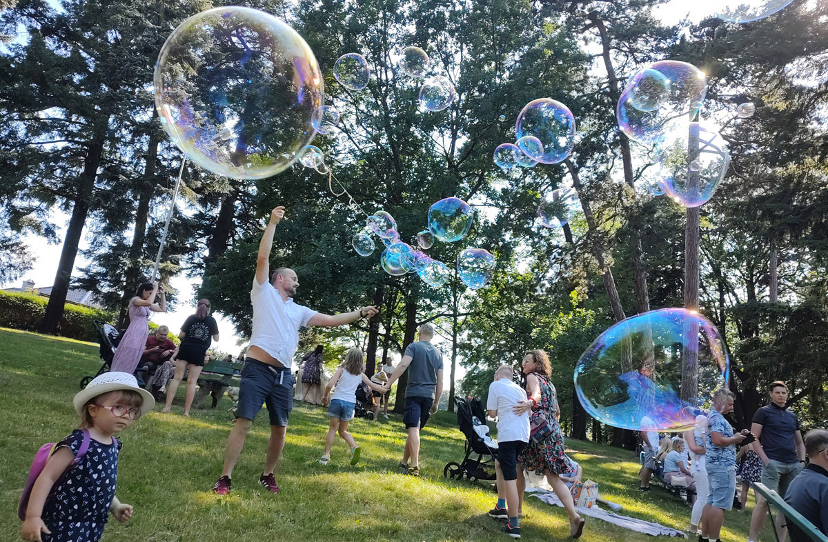 Tysiące baniek mydlanych ozdobi strzegomski Fort Gaj 