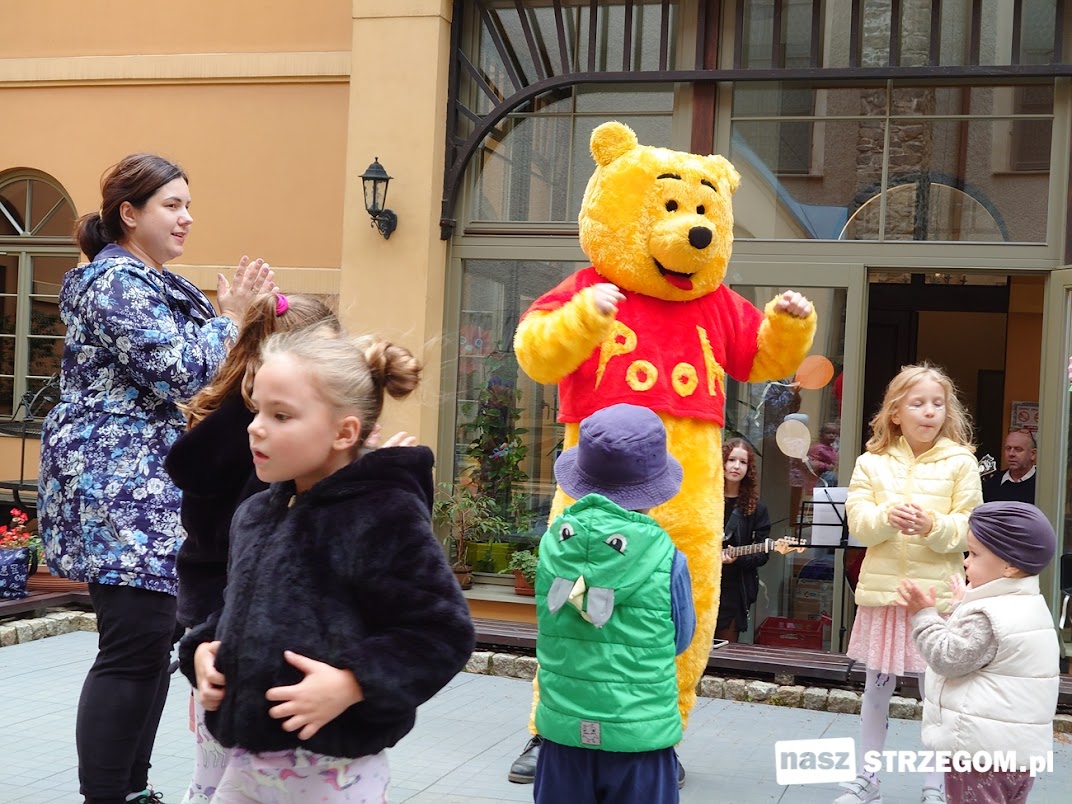 Radość, zabawa i spotkanie z Kubusiem Puchatkiem z okazji Dnia Przedszkolaka [FOTO] 