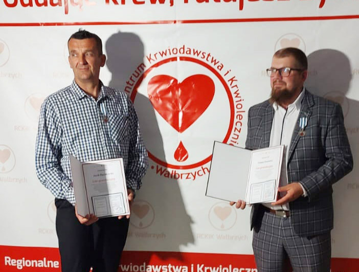 Honorowi dawcy krwi z odznaczeniami [FOTO] 