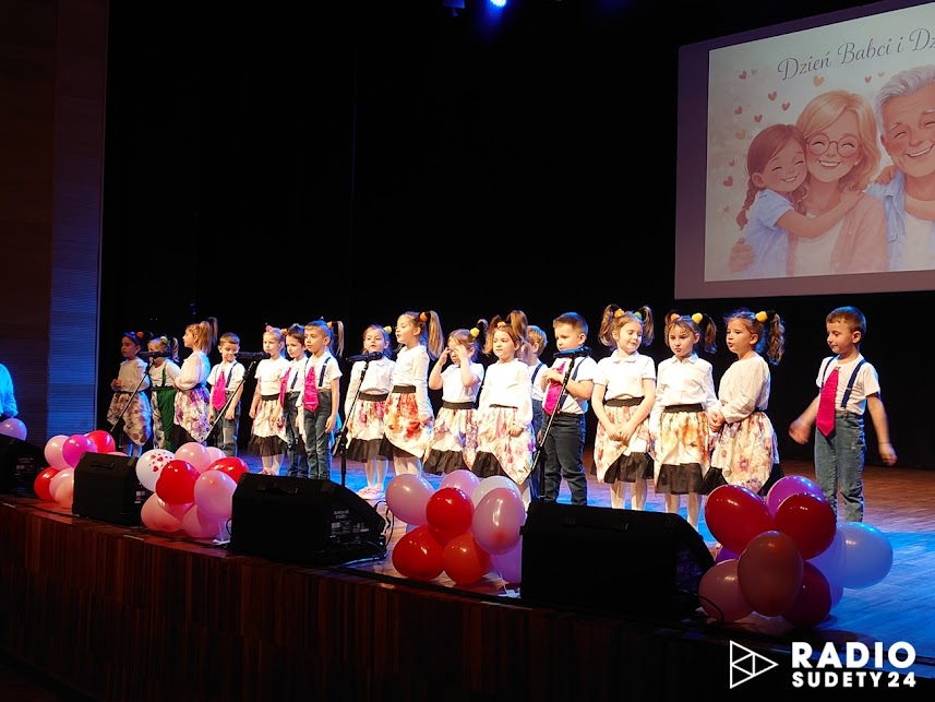 Przedszkolaki z „Zielonego Zakątka” wystąpiły dla swoich dziadków [FOTO] 