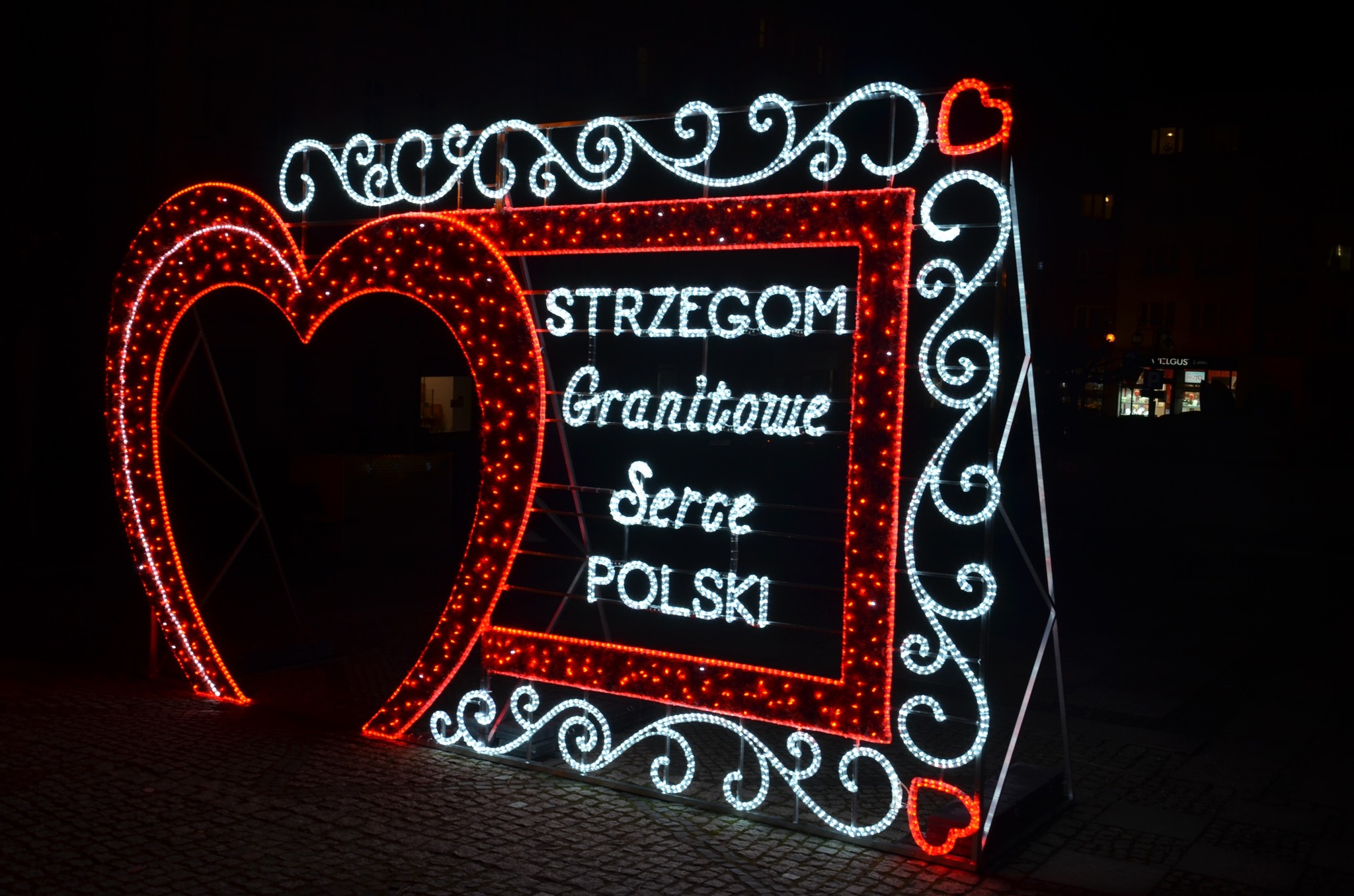 Walentynkowa iluminacja zachęca do romantycznych zdjęć [FOTO] 