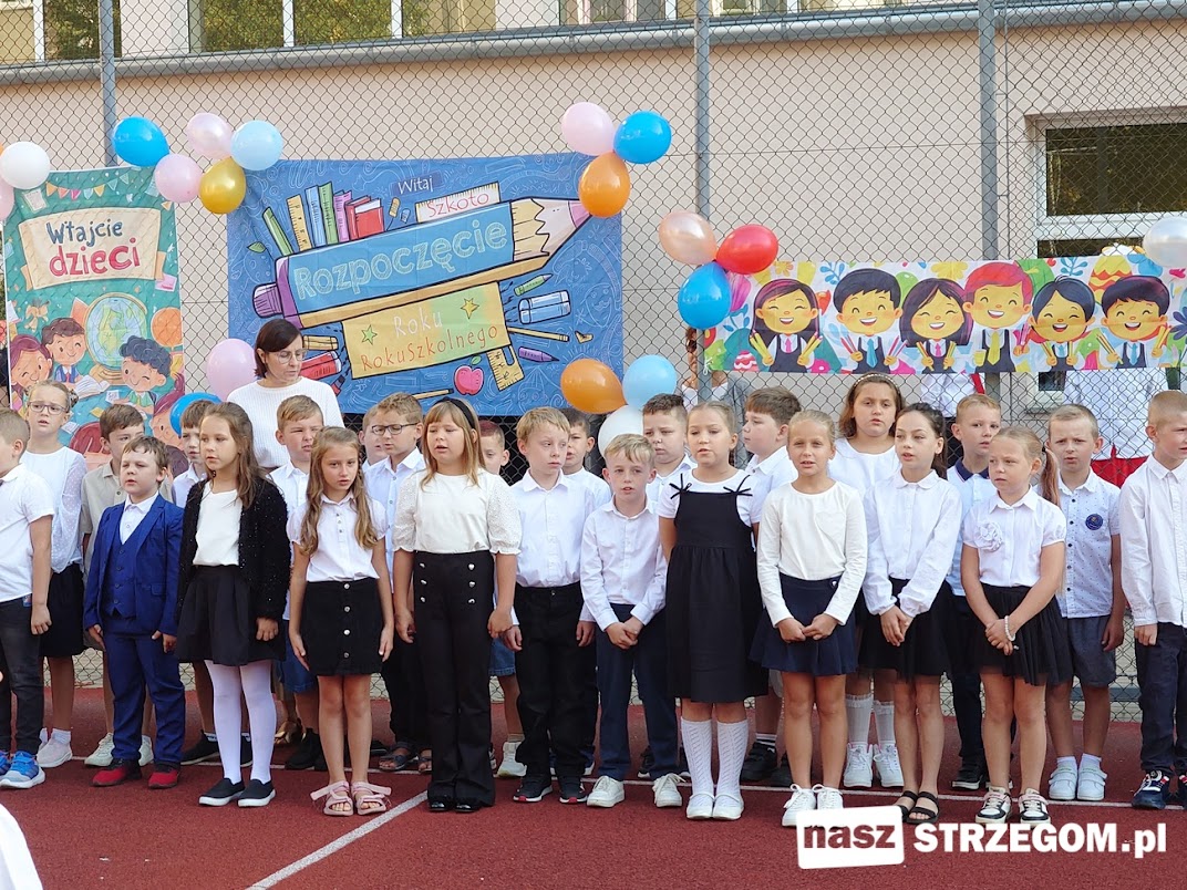 Powrót do szkolnych ławek - 2462 uczniów rozpoczęło naukę w szkołach podstawowych gminy Strzegom [FOTO] 