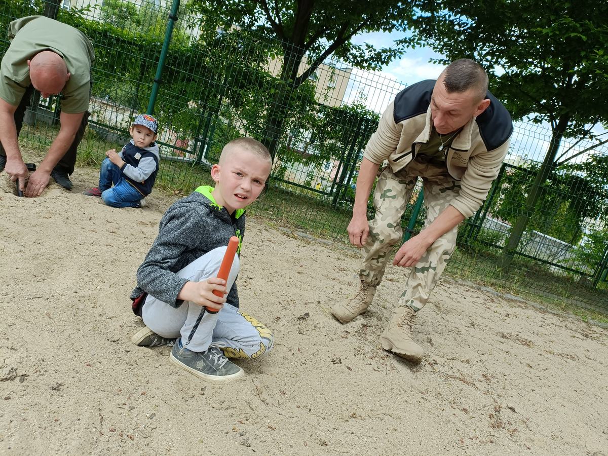 Dzieci na tropie skarbów ze Strzegomską Grupą Poszukiwawczą  