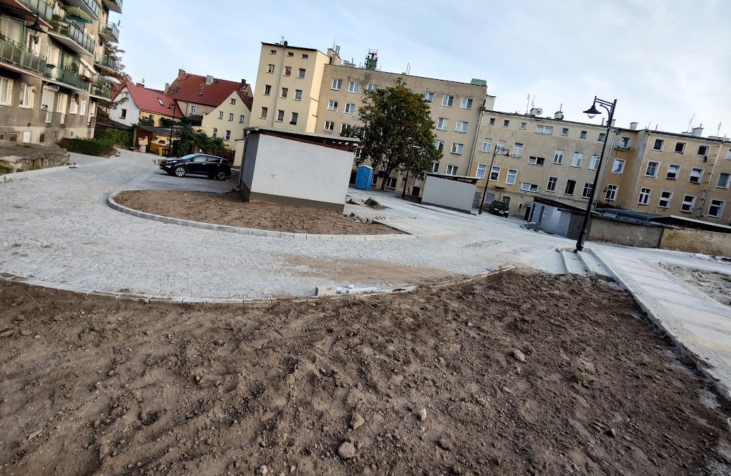 Podglądamy remont jednego z miejskich podwórek [FOTO] 
