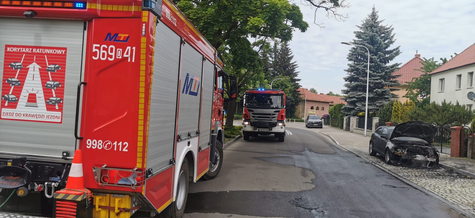 Pożar samochodu na ul. Św. Jadwigi w Strzegomiu  